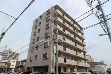 宝マンション神宮前の外観（南西側から）