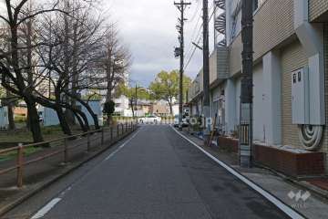 敷地北西側の前面道路