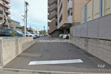 駐車場出入り口
