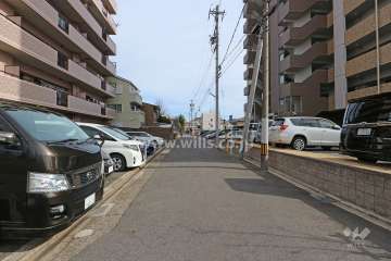 敷地南側の前面道路