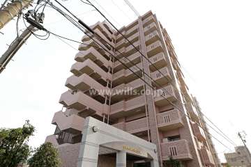 宝マンション六番町第3の外観（北西側から）