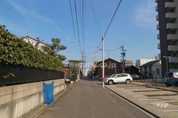 敷地北側の前面道路