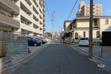 敷地南側の前面道路