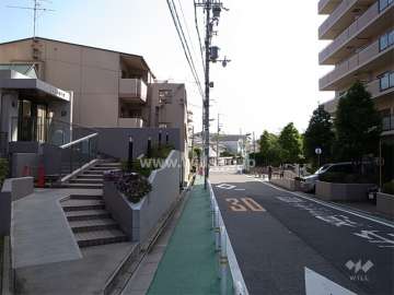 敷地北側の前面道路