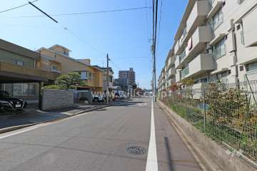 敷地南側の前面道路