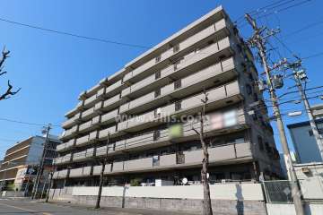 宝マンション六番町の外観（南東側から）