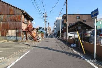 敷地北側の前面道路