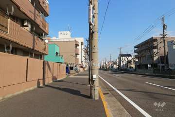 敷地南側の前面道路