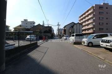 敷地北側の前面道路