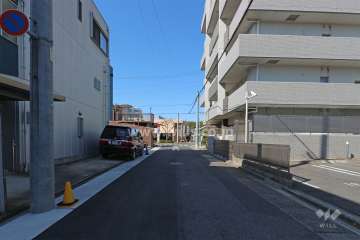 敷地南側の前面道路