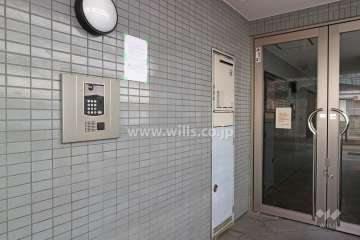 エントランスはオートロック付きです。