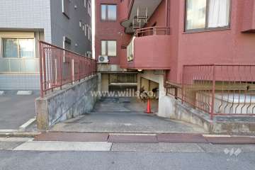 駐車場出入り口
