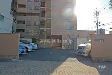 駐車場出入り口・敷地内駐車場（屋外平面式）