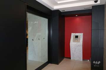 エントランスはオートロック付きです。