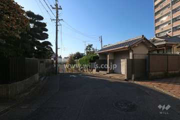 敷地南側の前面道路