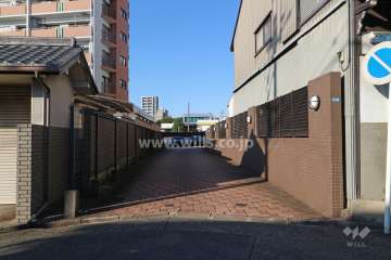 駐車場出入り口・敷地内駐車場（屋外平面式）