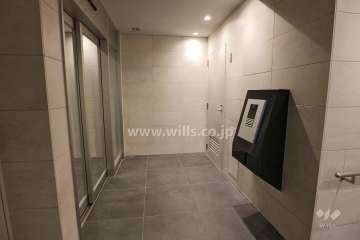 エントランスはオートロック付です。