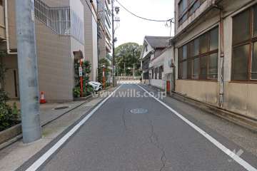 敷地北側の前面道路