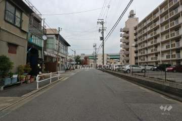敷地北側の前面道路（西側から）
