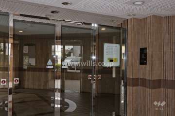 エントランスはオートロック付きです。