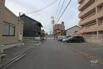 敷地南側の前面道路