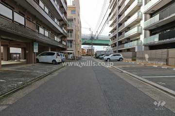 敷地南西側の前面道路（南東側から）