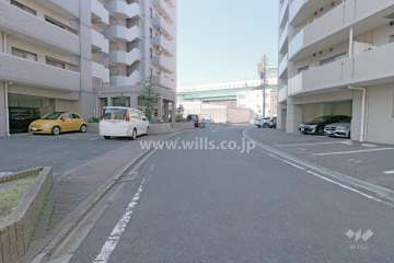 敷地北側の前面道路