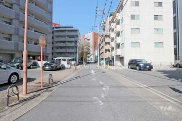 敷地北東側の前面道路