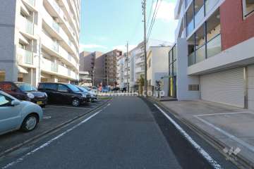 敷地南側の前面道路