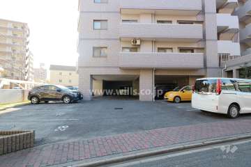 駐車場出入り口