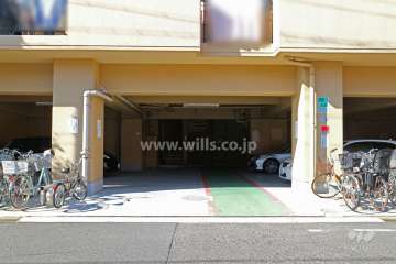駐車場出入り口