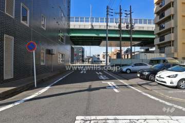 敷地南西側の前面道路（南東側から）
