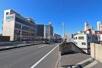 敷地北側は県道29号に面しています。