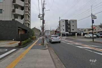 敷地北側の前面道路（東側から）