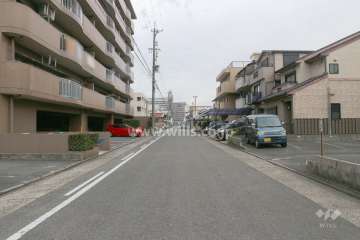 敷地南側の前面道路