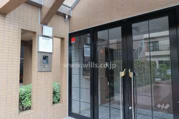 エントランスはオートロック付きです。