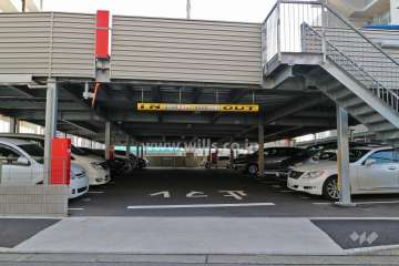駐車場出入り口