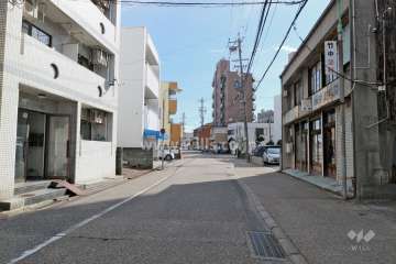 敷地北東側の前面道路