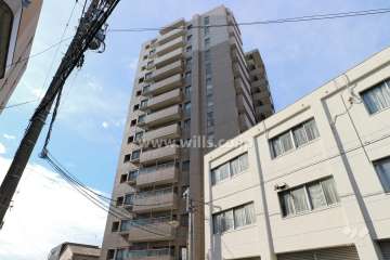 アジュール伝馬町の外観(北東側から)