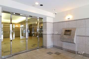 エントランスはオートロック付きです。