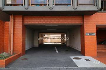 駐車場出入り口・敷地内駐車場（屋内平面式）