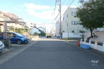 敷地北側の前面道路