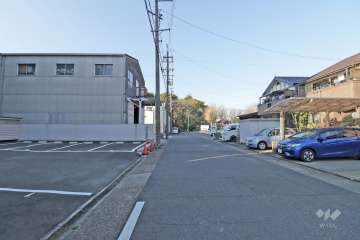 敷地北側の前面道路