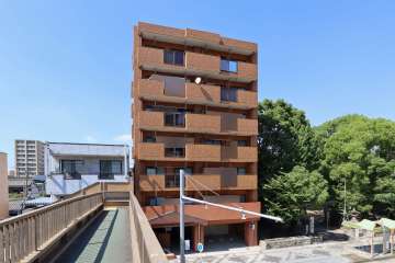 ライオンズマンション白鳥西公園の外観（南西側から）