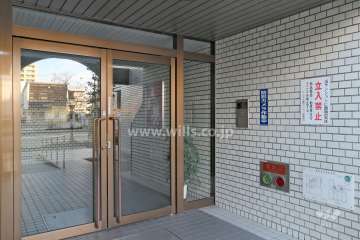 エントランスはオートロック付きです。