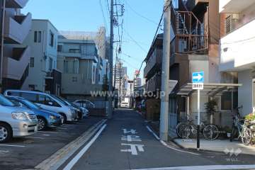敷地北側の前面道路