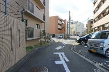 敷地北西側の前面道路