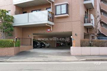 駐車場出入り口