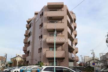 宝マンション日比野の外観（西側から）