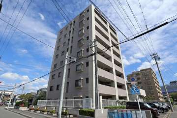 メイツ六番町サウスコートの外観（南西側から）